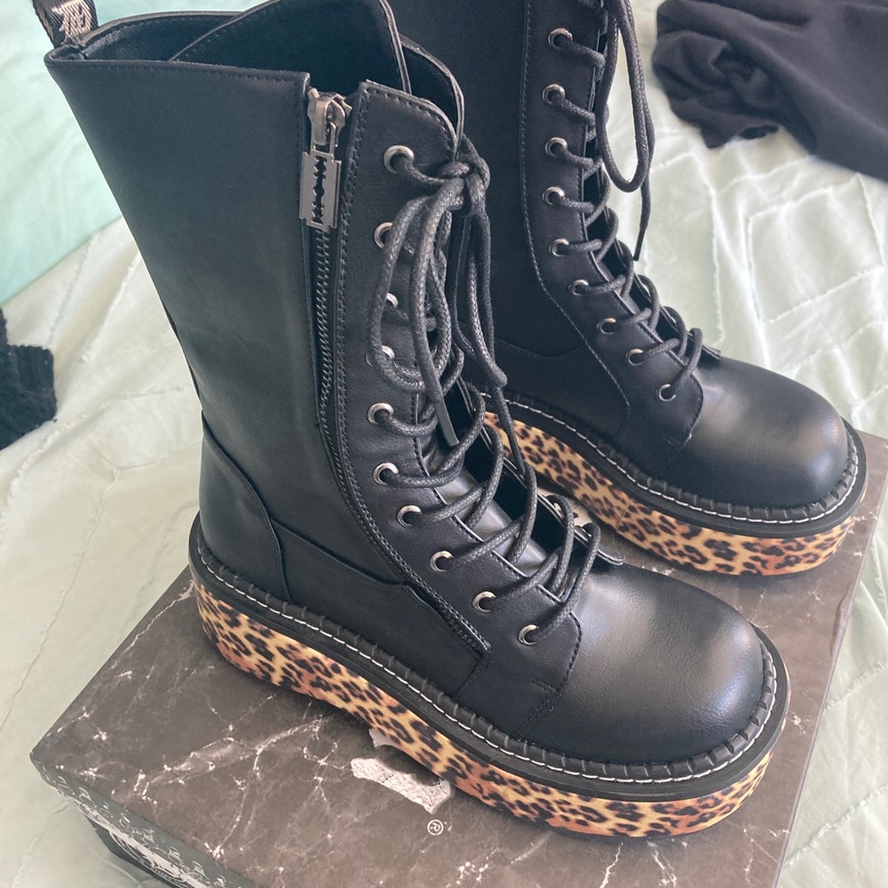 Demonia Emily-350 platform boots Women’s US 7